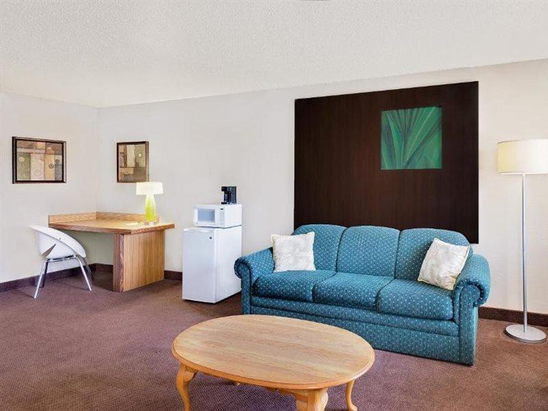 Motel Super 8 By Wyndham Newburgh/West Point Stewart Intl Airport Exterior foto